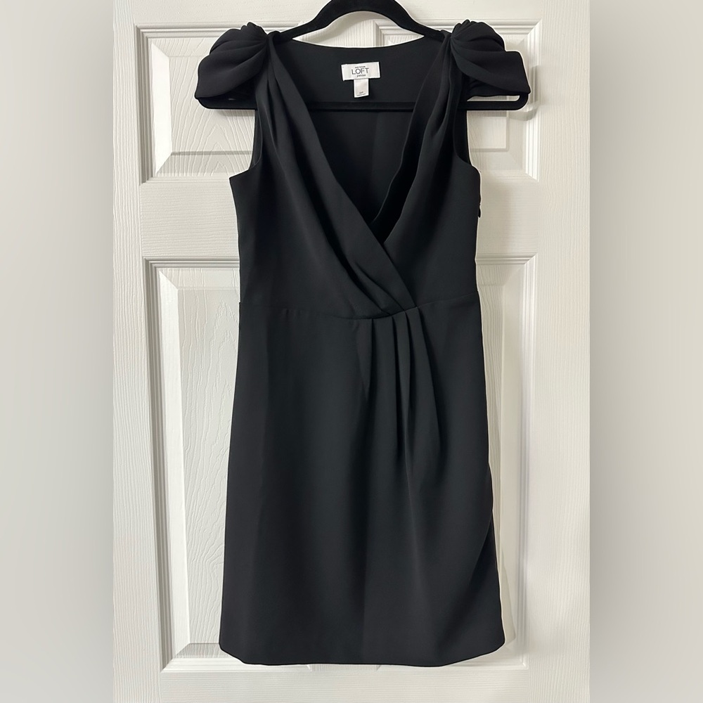 Ann Taylor Loft Women’s V-Neck Pleated Black Black Dress Size 0P